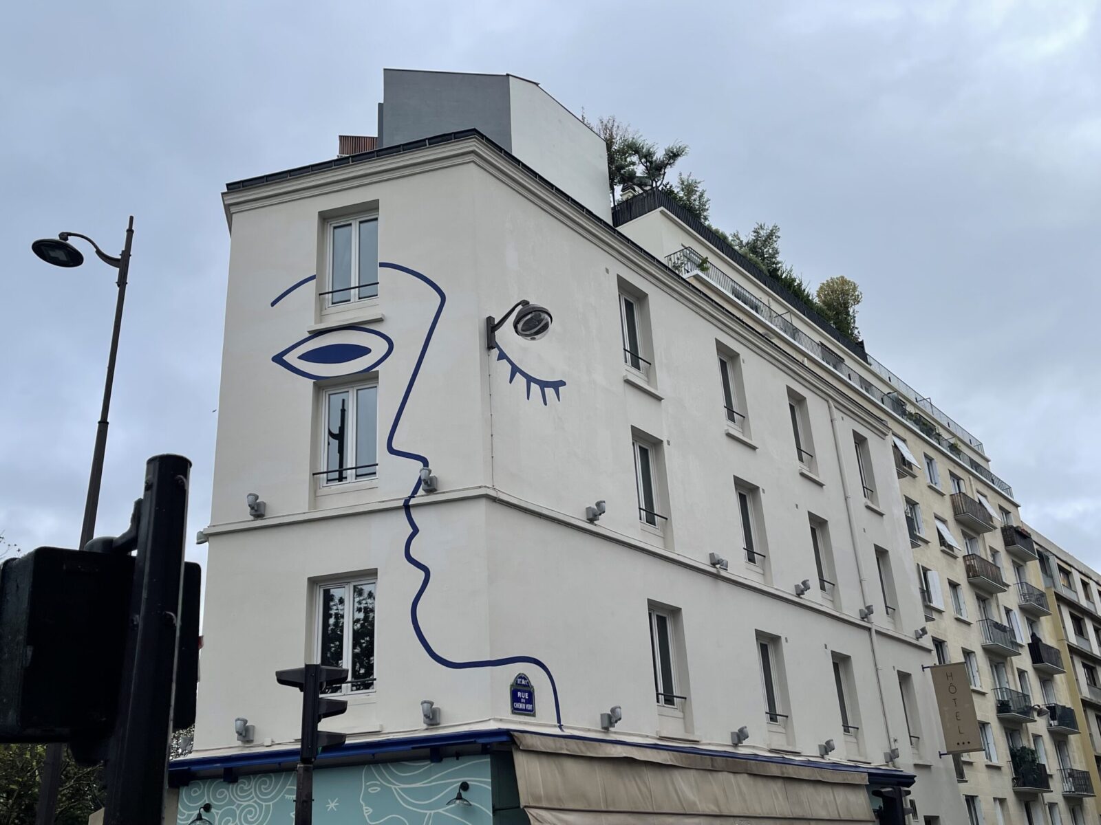 art on building in Paris