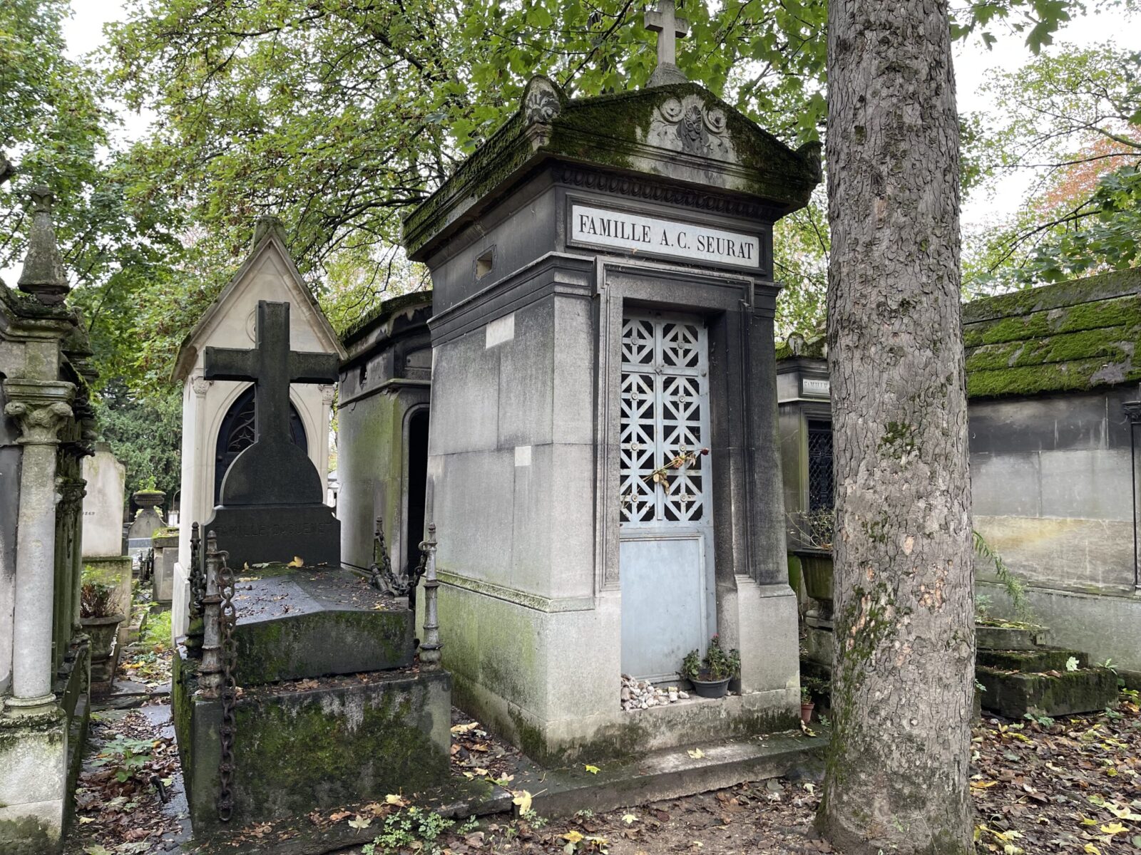 Surat Family Tomb Paris